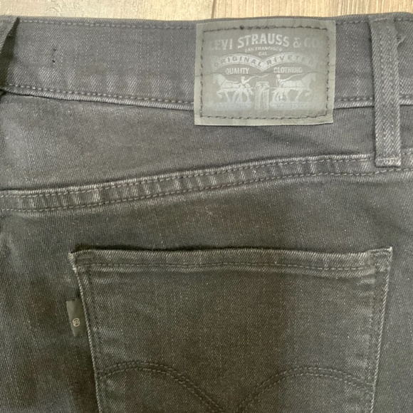 Levi’s 314 Straight Leg Raw Hem Jeans - Picture 3 of 6